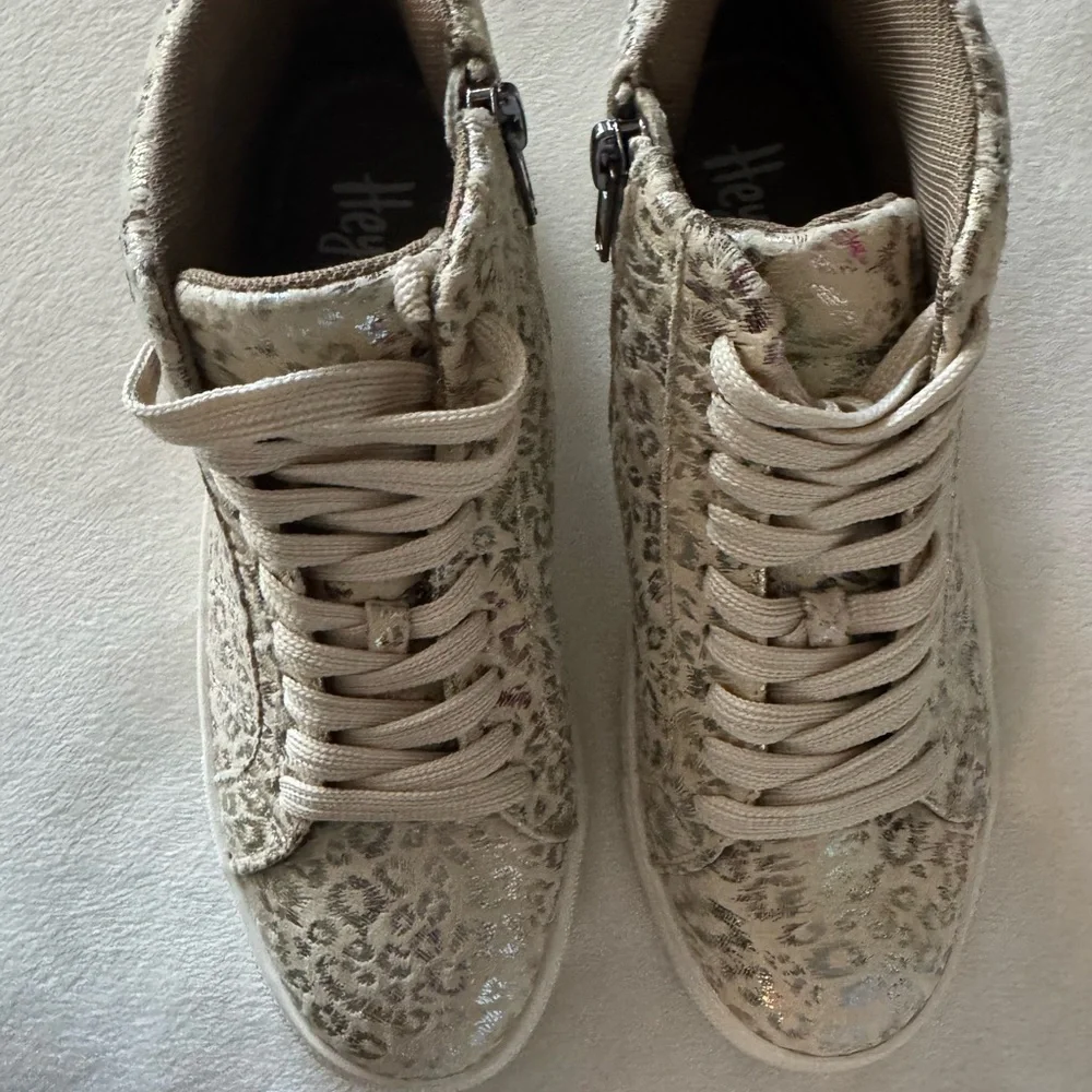 Hey Girl by‎ Corkys Iridescent Animal Print High Top Size 6